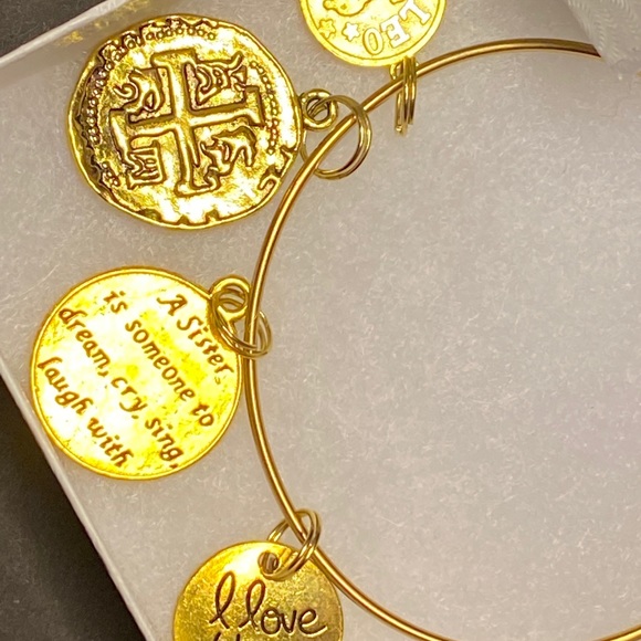 Gold stackable bangles - Picture 3 of 3